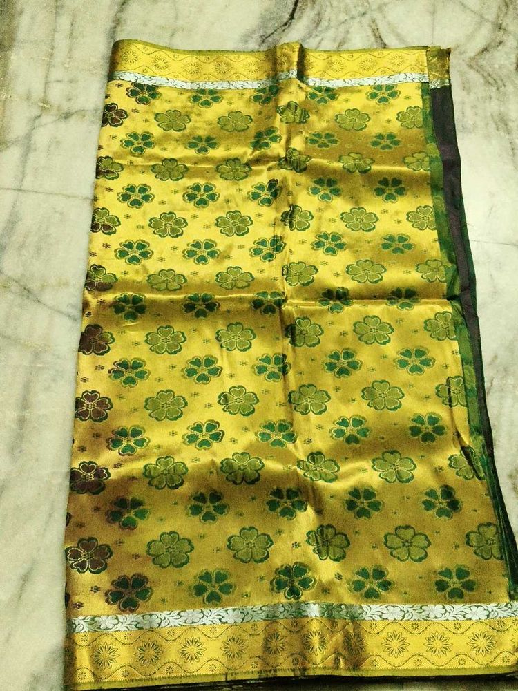 Gorgeous Floral Patterned Saree