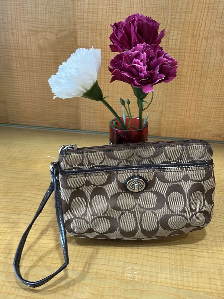 Coach Monogram Wristlet Clutch(original)