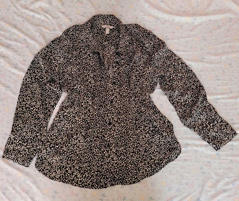 Chic Black &amp; White Print Button-Up Top