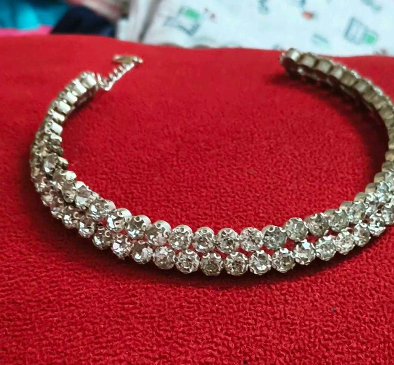 choker type...Sparkling Rhinestone Necklace