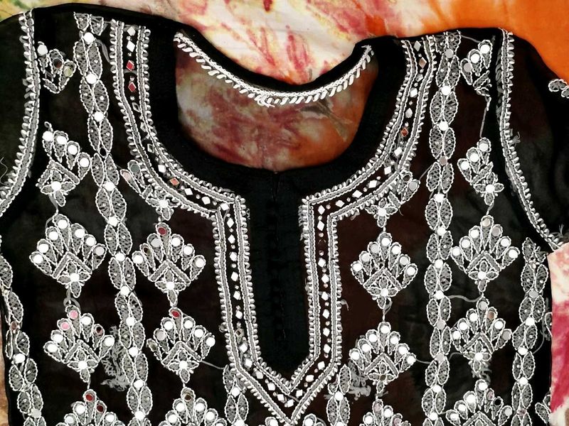 CHIKANKARI Exquisite Black Embroidered Kurta