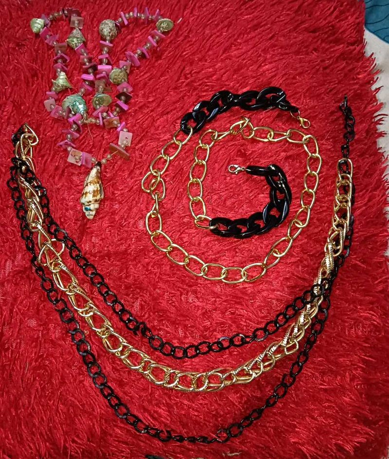 SET OF 2 NECKPIECE AND A MASK CHAIN