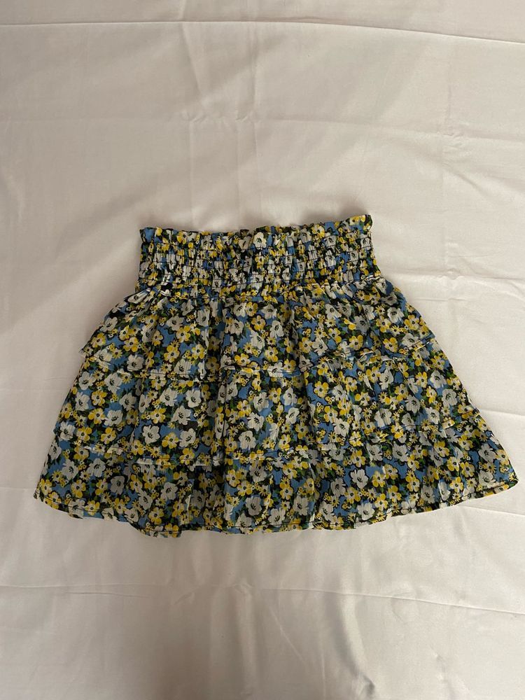 Bershka Floral Mini Skirt 💛