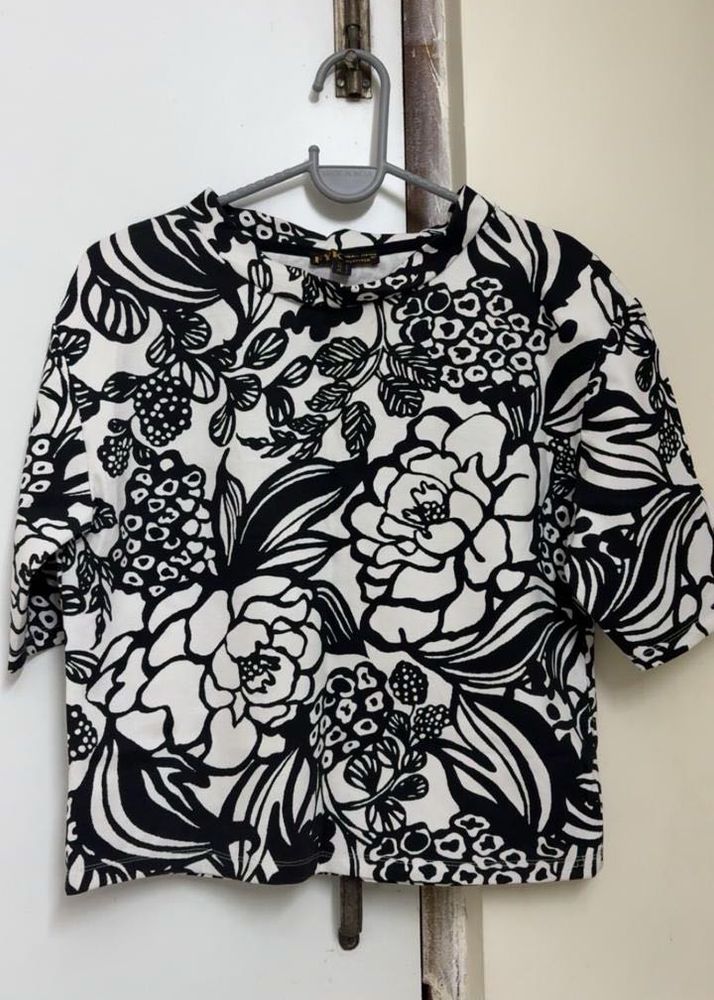 Bold Floral Print Black &amp; White Top