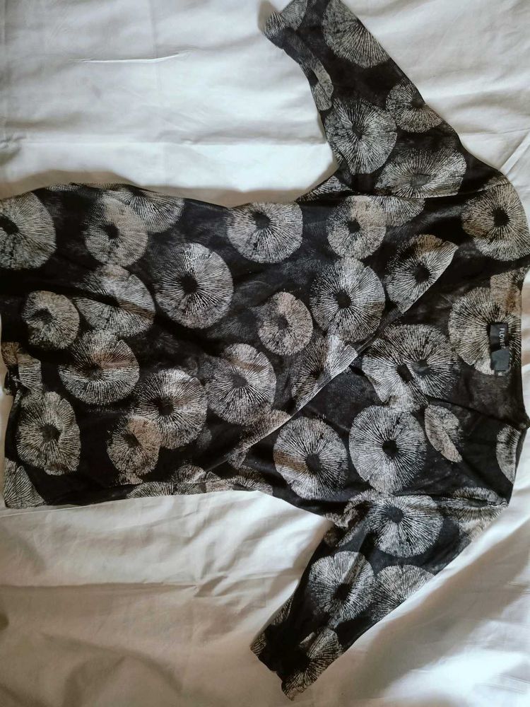 Stylish Black &amp; White Printed Long Sleeve Top