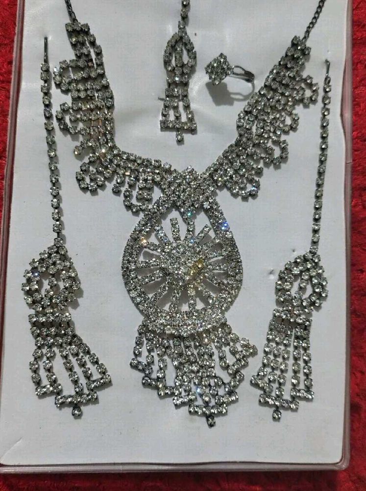 Sparkling Rhinestone Jewellery Set
