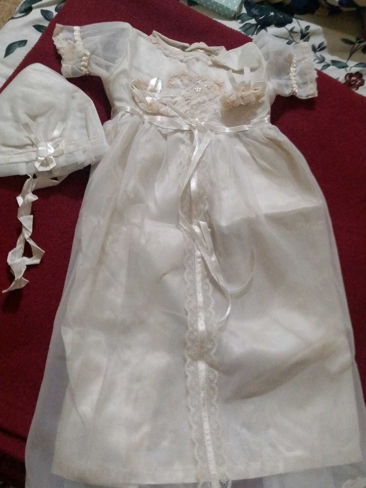 Baby Girls Christening Gown &amp; Bonnet Set