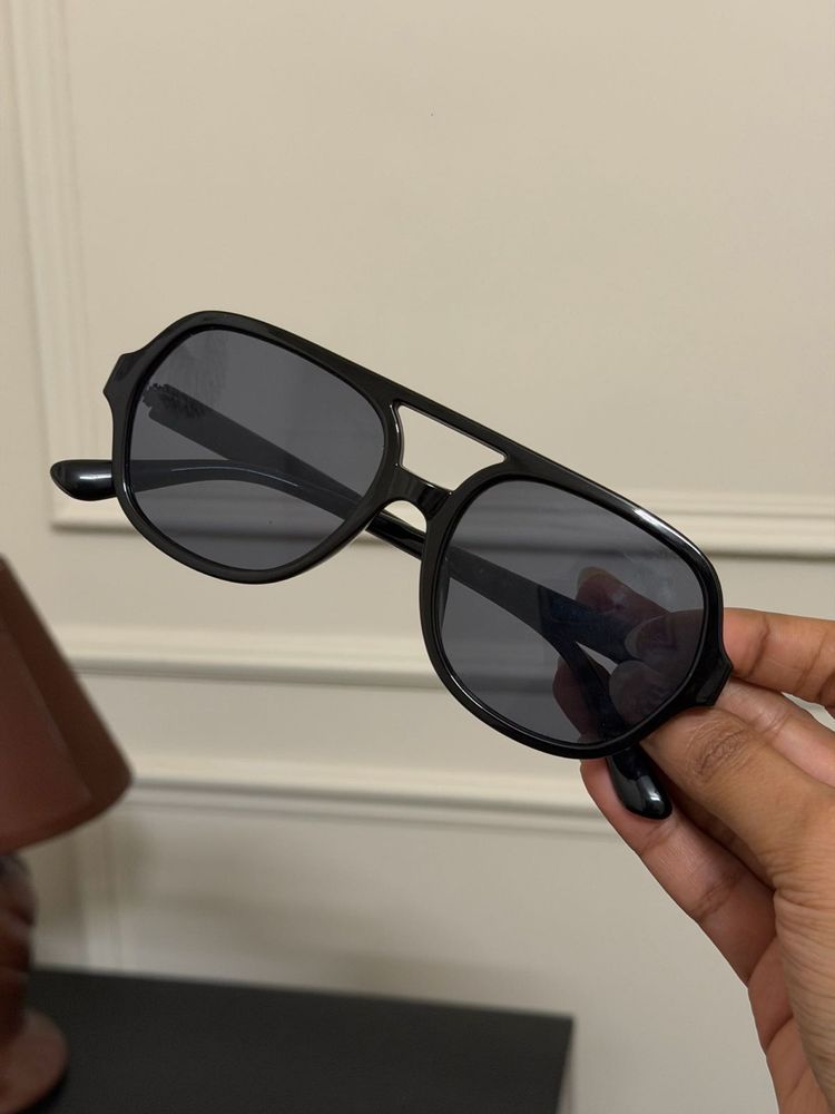 Stylish Black Aviator Sunglasses