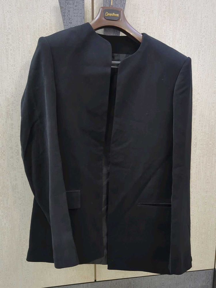 Elegant Black Collarless Blazer