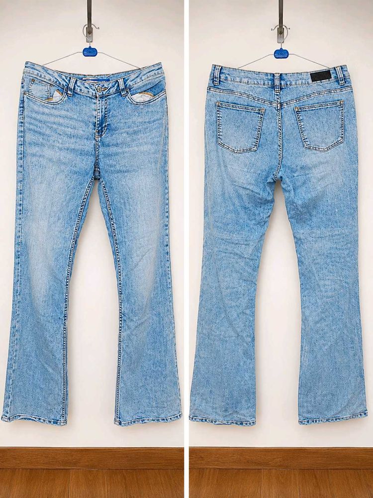 Light Wash Flared Jeans