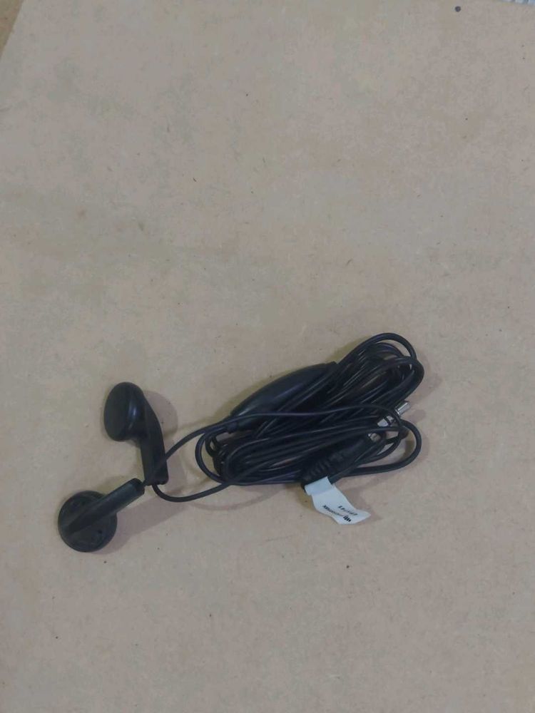 Wired in-ear Earphones/ headset w 3.5 mmTRRS
