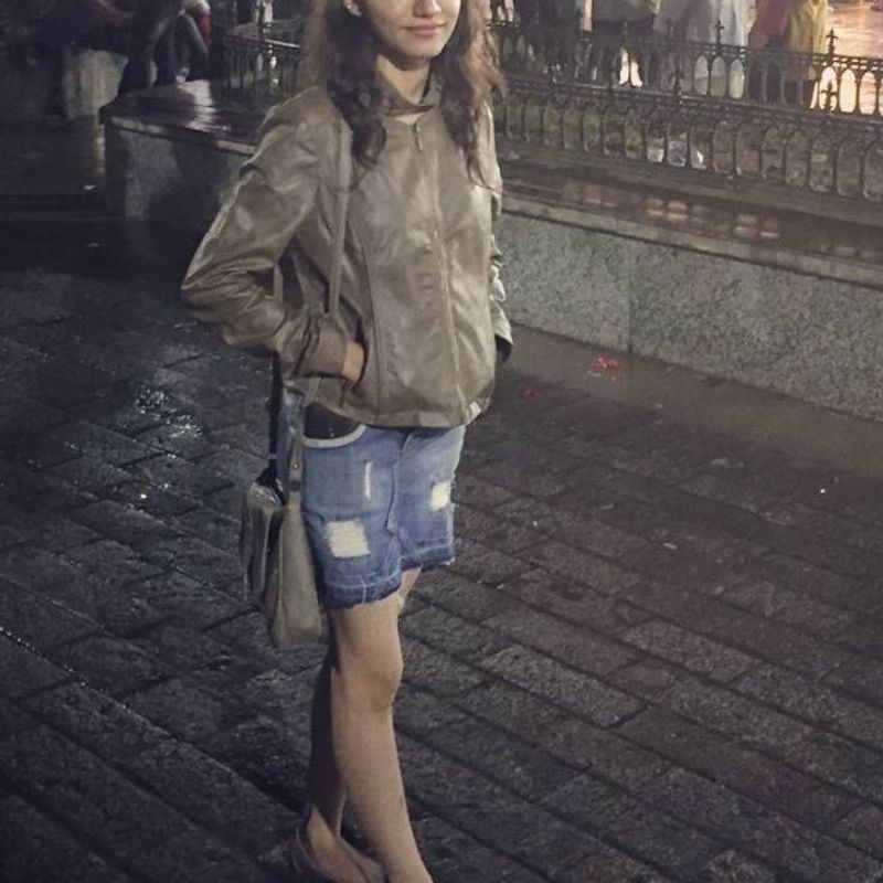 Hot denim skirt