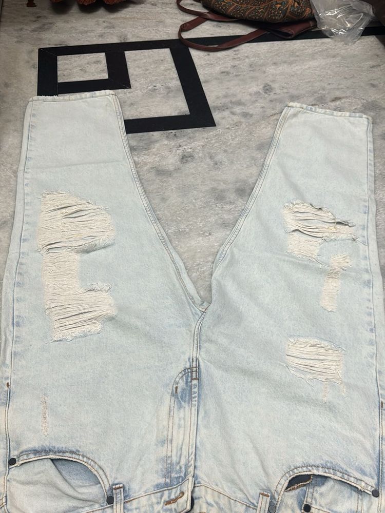 Light Wash Ripped Jeans