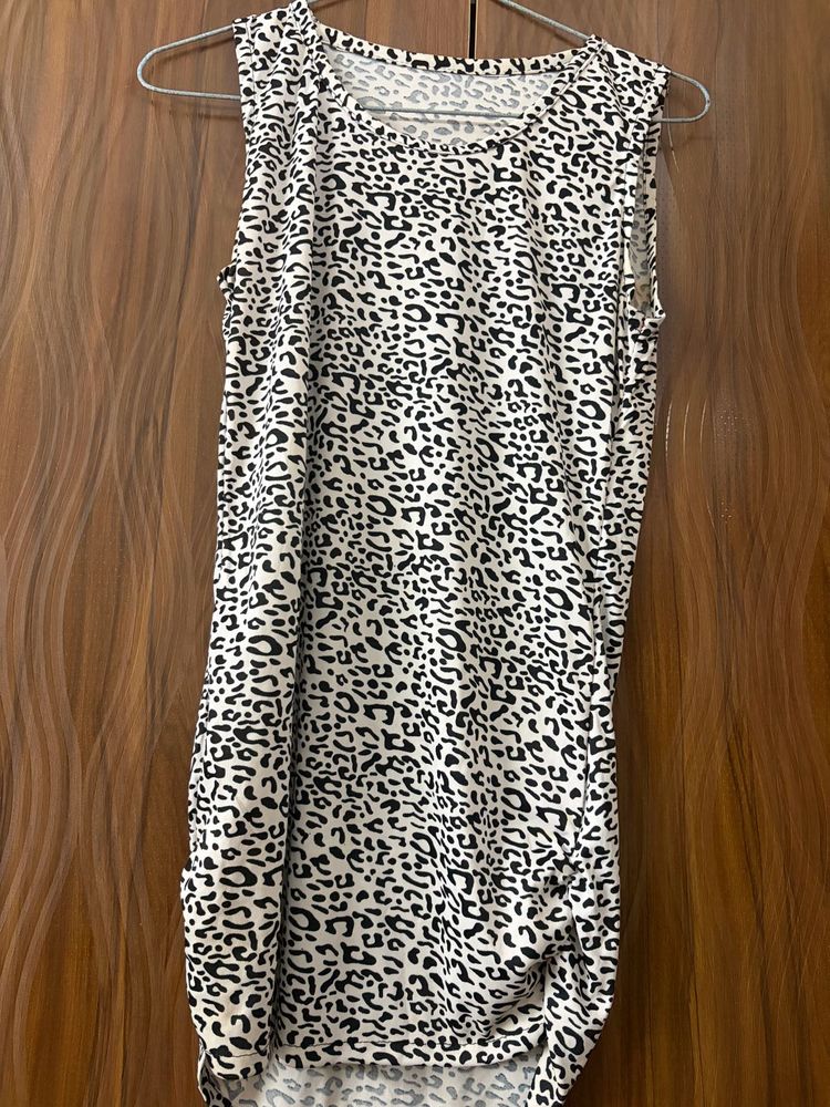 Sleeveless Leopard Print Tunic Top