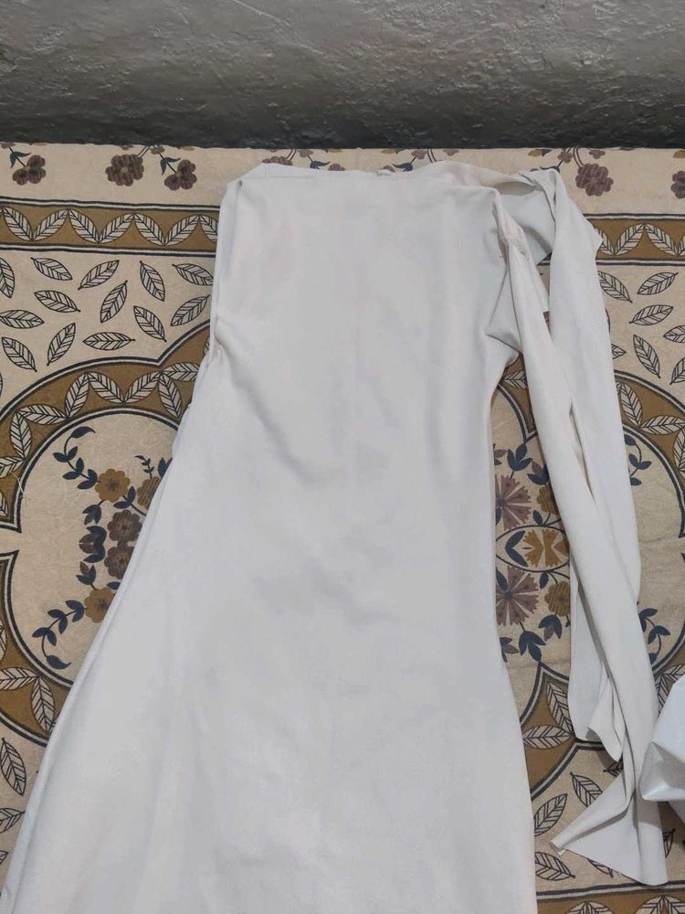 Elegant white bodycon dress