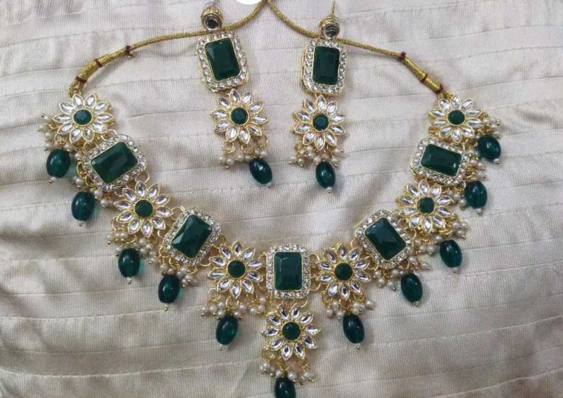 Stunning Green Emerald Jewellery Set