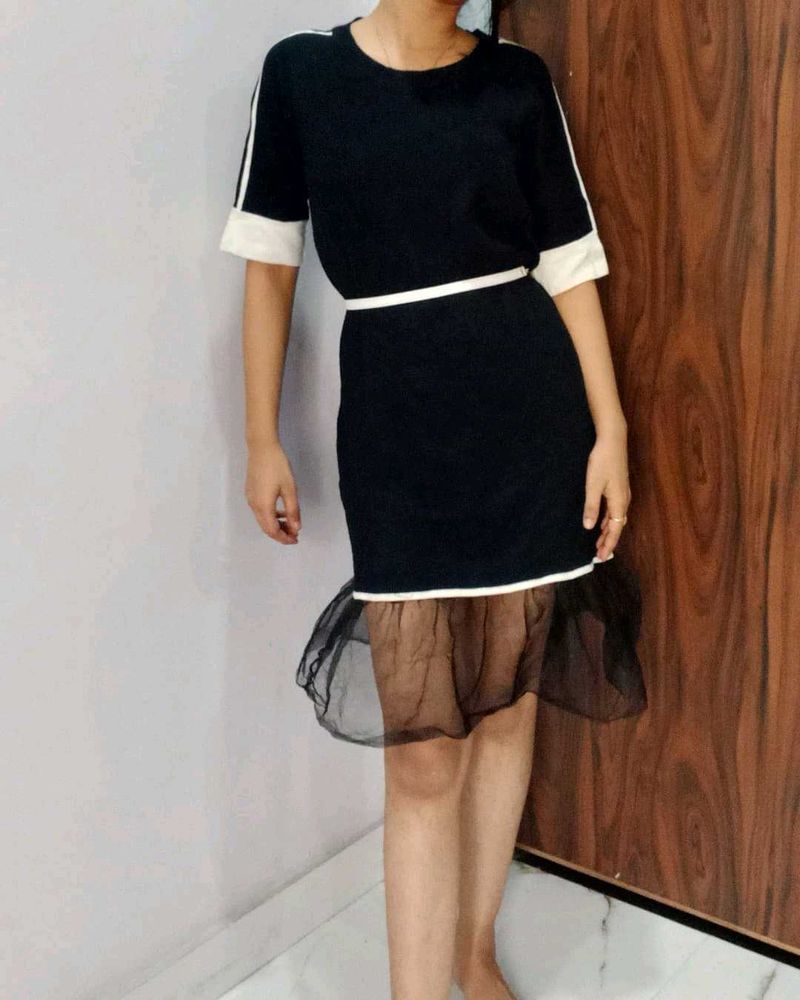 Chic Black &amp; White Dress with Tulle Skirt