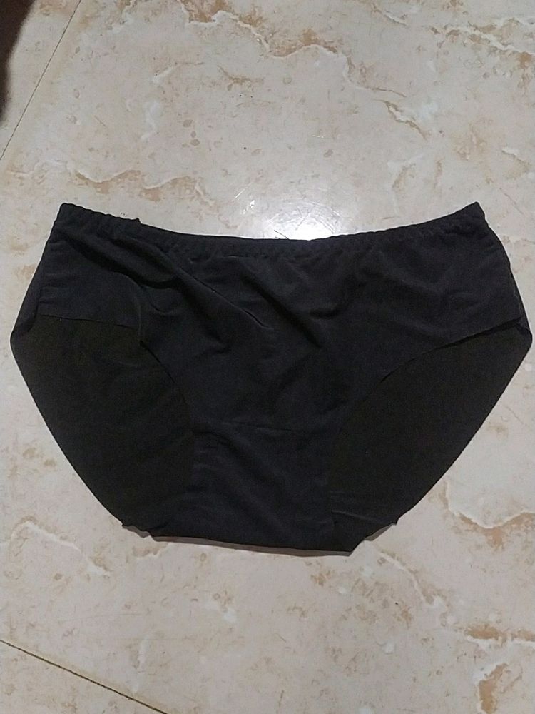 Black Seamless Panty (New)