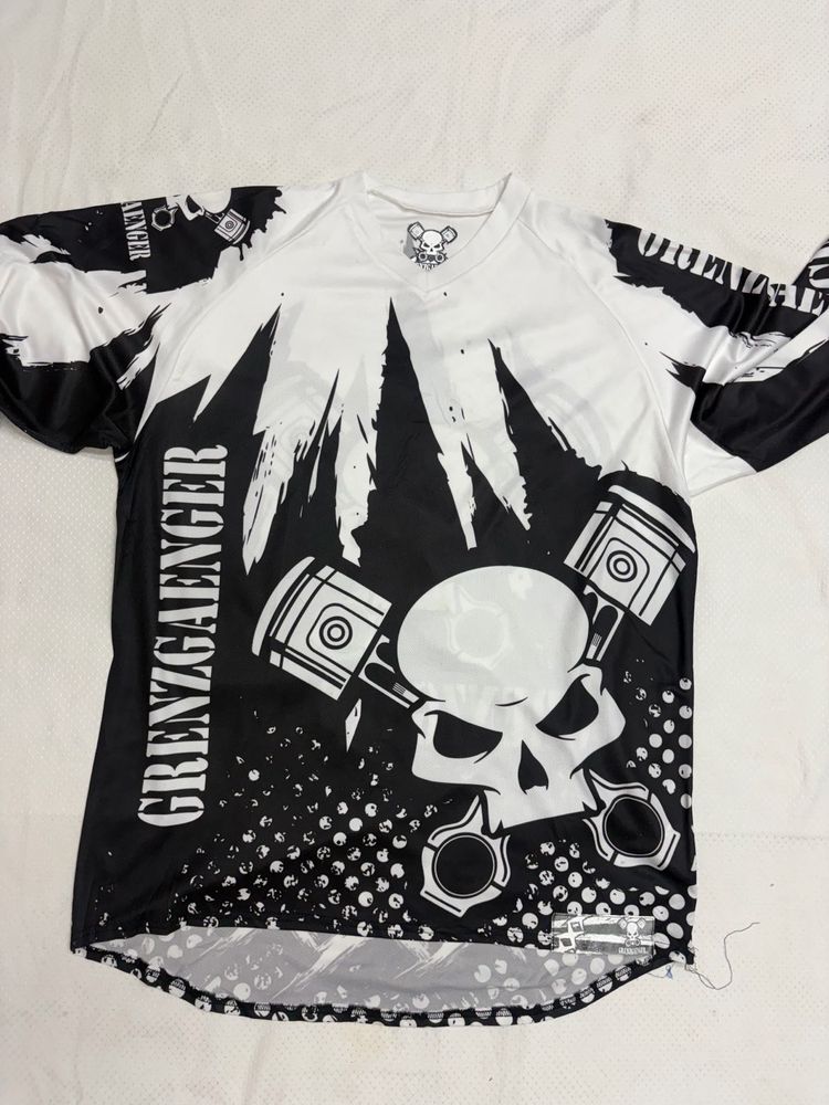 GRENZGAENGER Skull &amp; Pistons T-Shirt