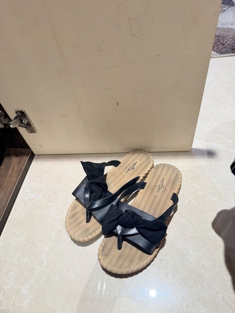 Cute Black Bow Flip Flops