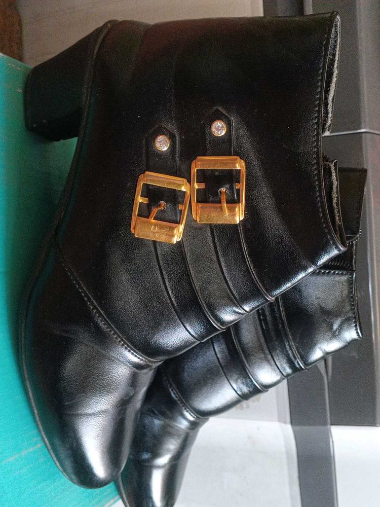 Chic Black Leather Buckle Ankle Boots