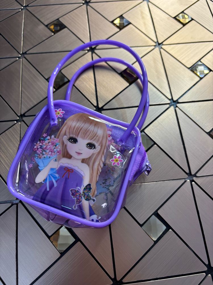 set of six accessories
