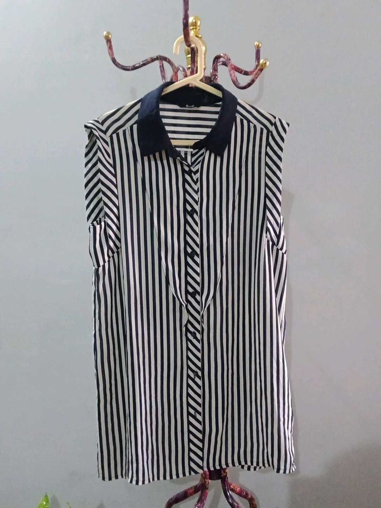 Chic Striped Sleeveless Blouse