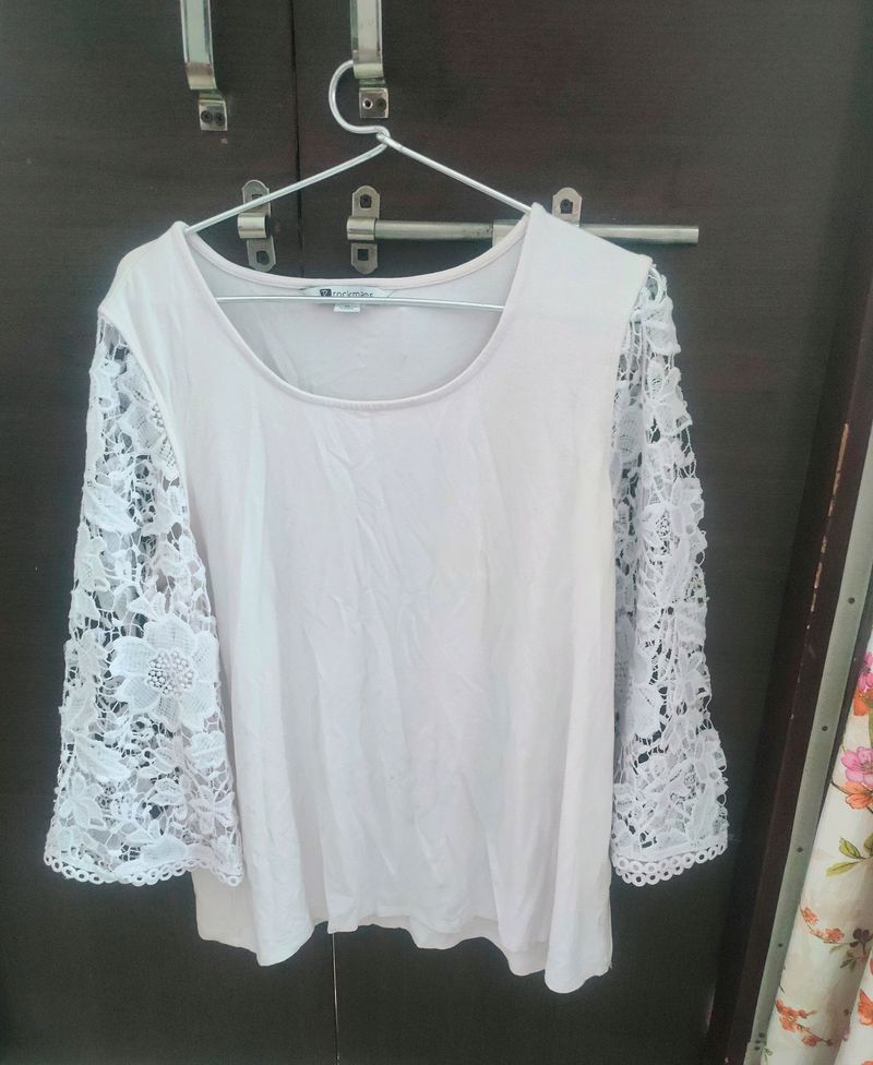 T-SHIRT for girls/women with beautiful sleeves