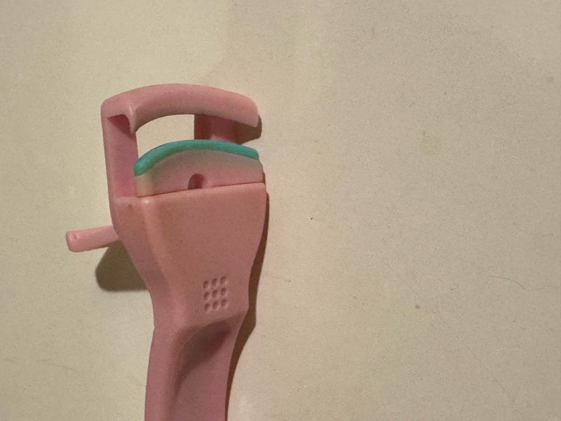 Pink Eyelash Curler