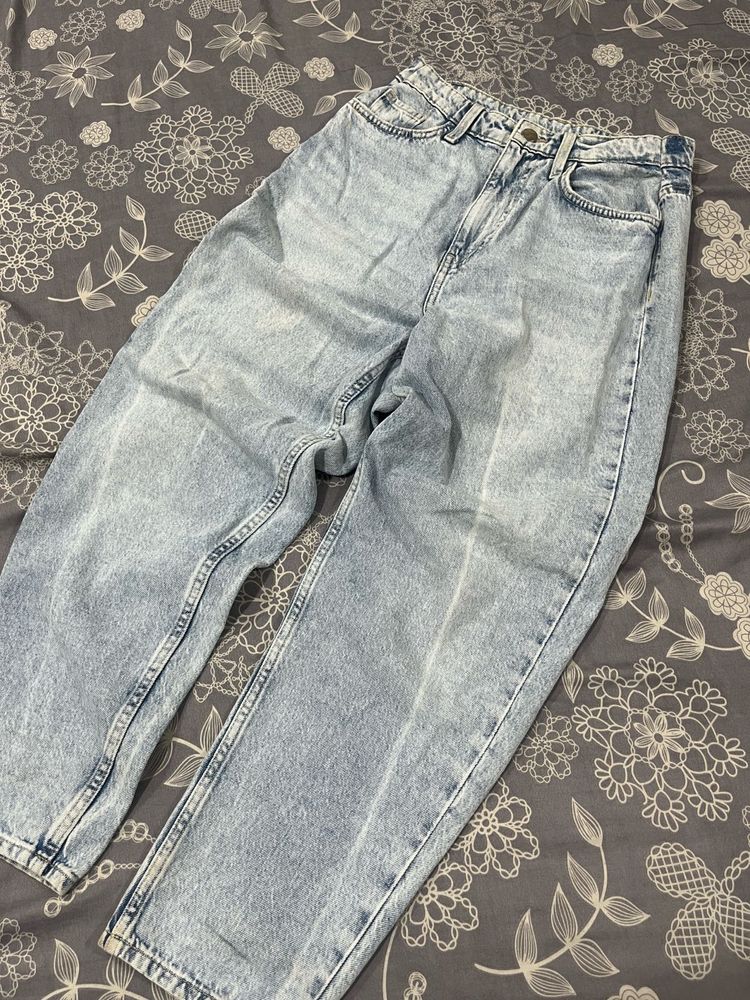 Light Wash Baggy Jeans