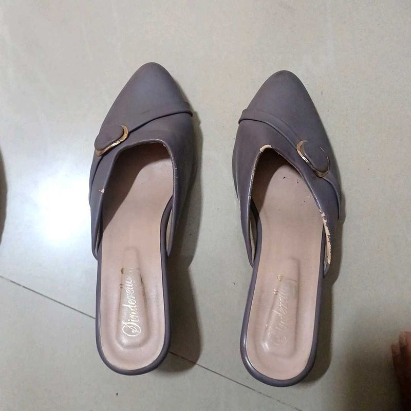 Stylish Women's Grey Mules