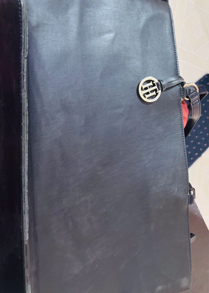 Tommy Hilfiger Black Shoulder Bag