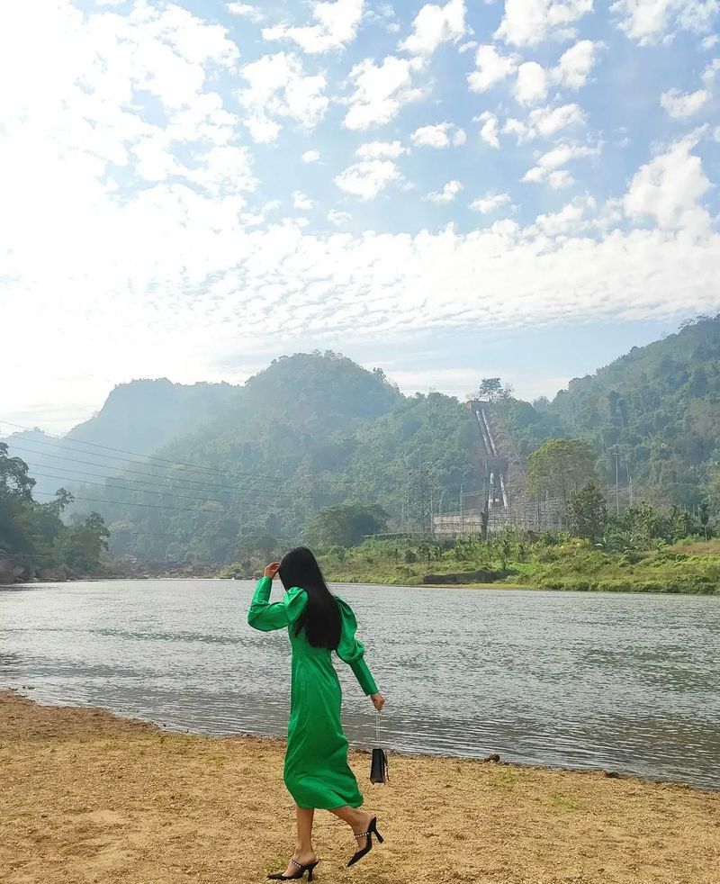 Elegant Green Midi Dress xs