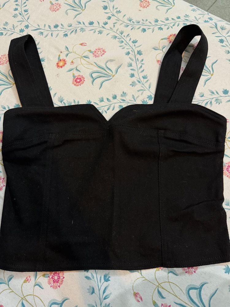 Chic Black Cropped Tank Top