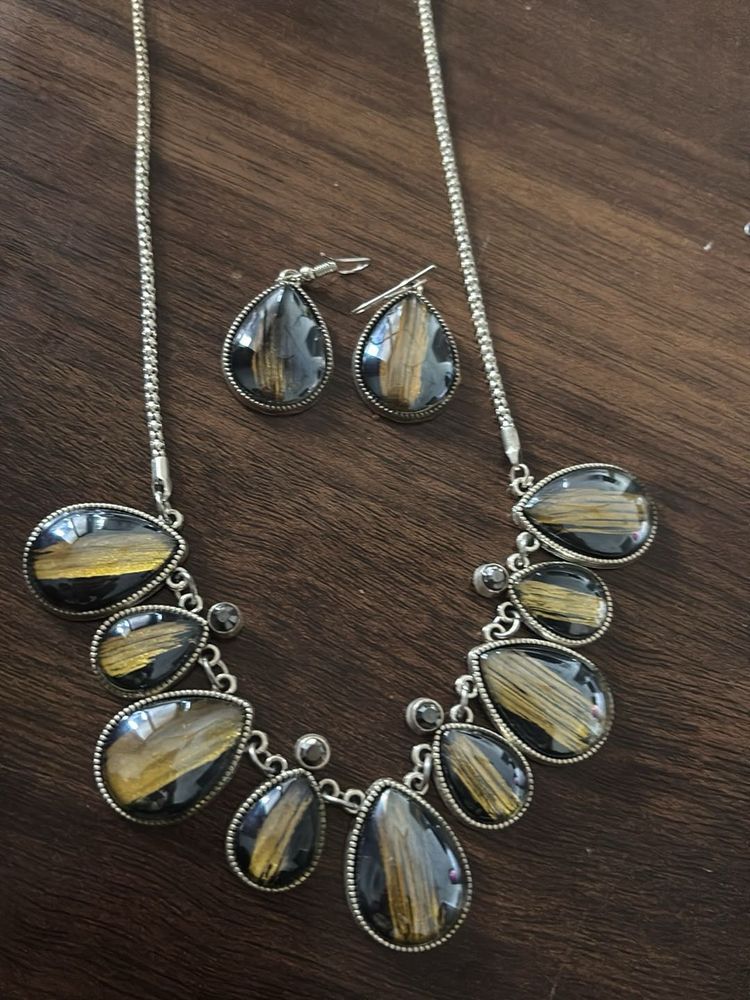 Tear Drop Pendant Necklace &amp; Earrings Set