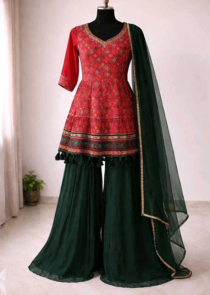 Stunning Red &amp; Green Ethnic Kurta Set