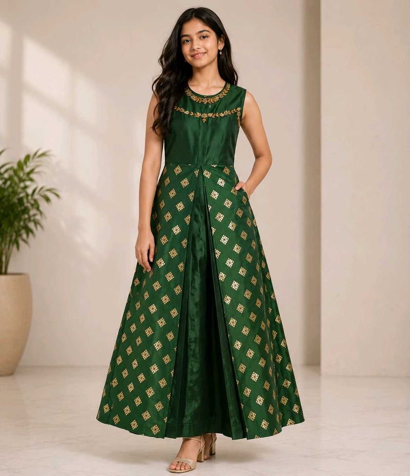 Elegant Green Ethnic Dress🥻