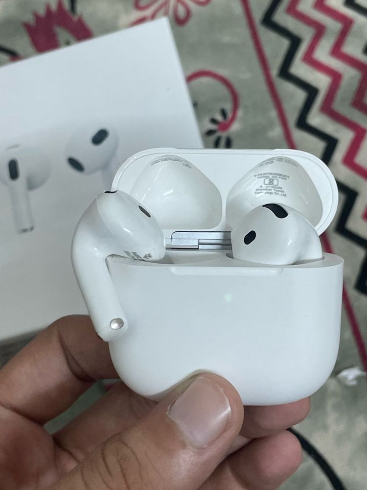 Apple AirPods 4