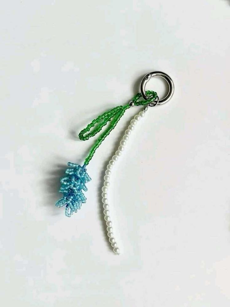 Beaded Flower &amp; Pearl Keychain💙