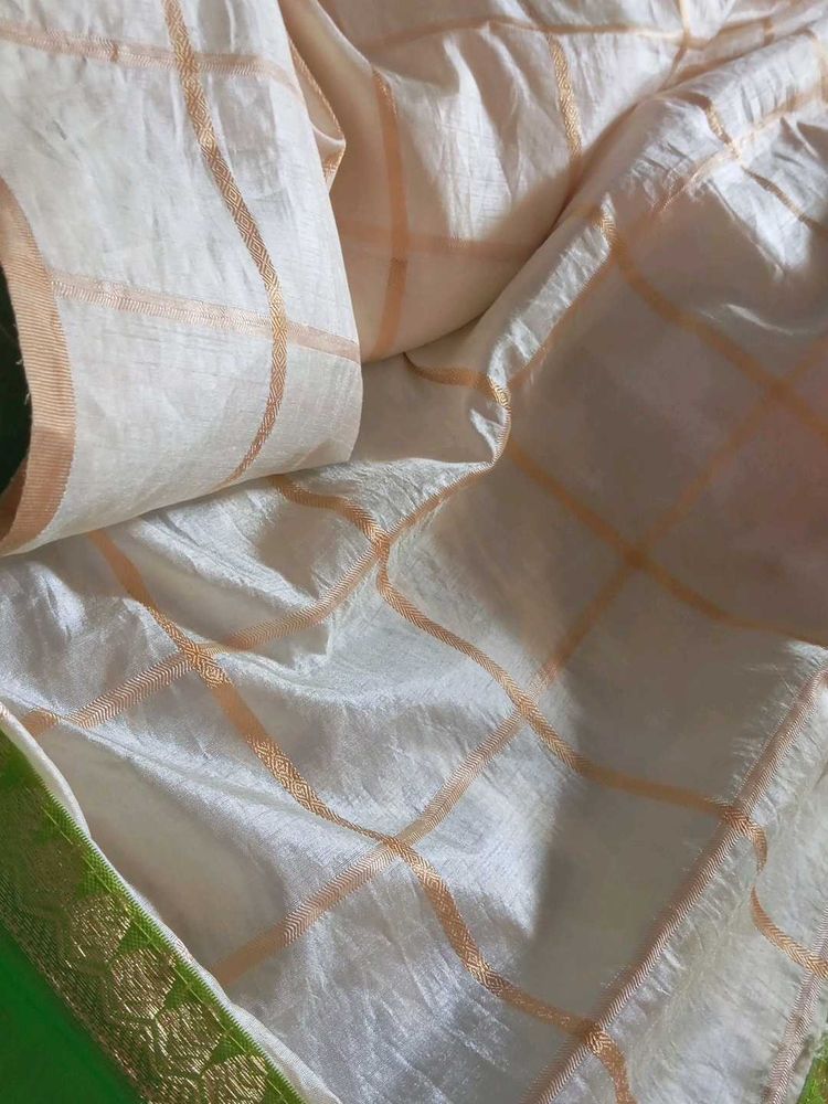 Elegant White &amp; Gold Checkered Saree