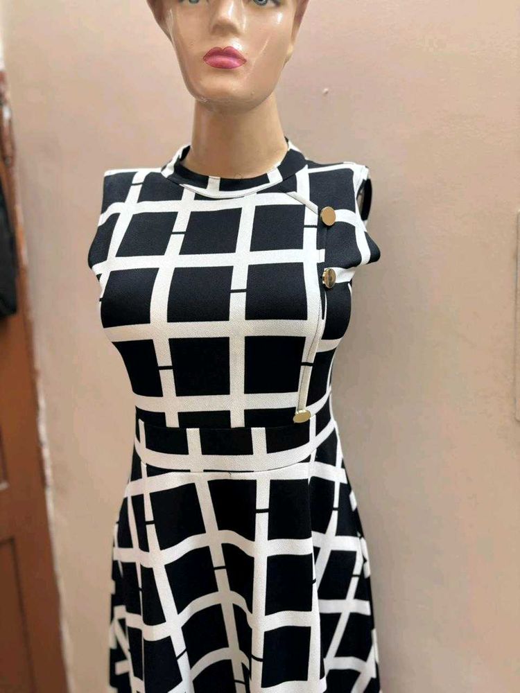 Chic Black &amp; White Checkered Dress