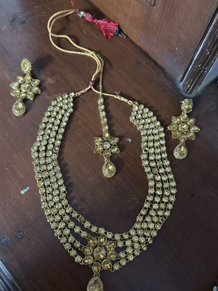 Stunning Gold Kundan Necklace Set
