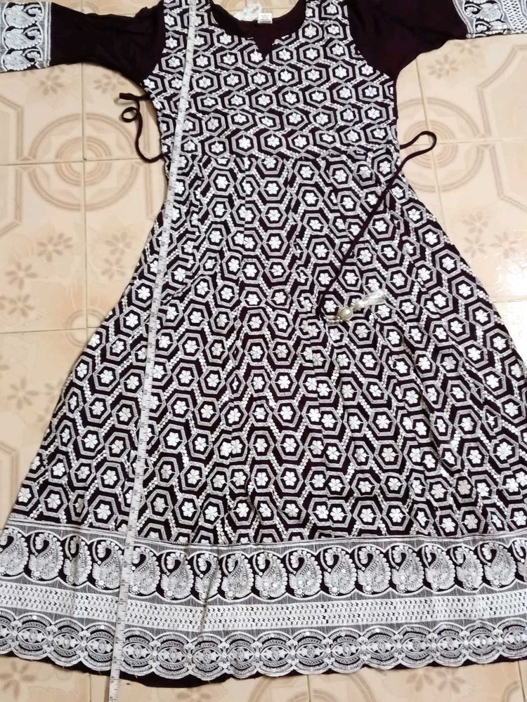 Elegant Geometric Print Kurta Set