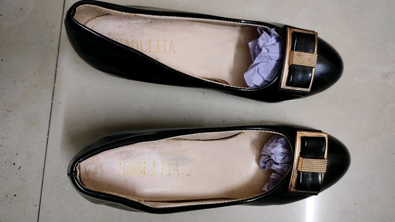 Glossy Black Casual Wear Pumps