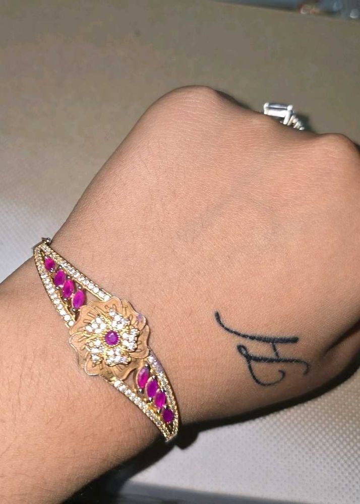 Elegant Floral Bangle Bracelet