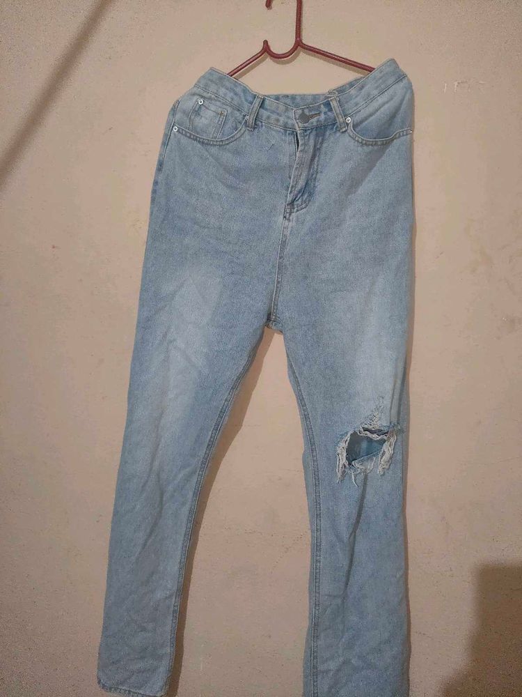 Trendy Light Wash Ripped Jeans