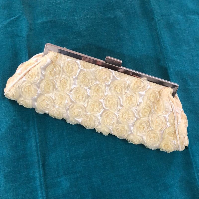 Elegant Cream Rose Clutch ✨✨