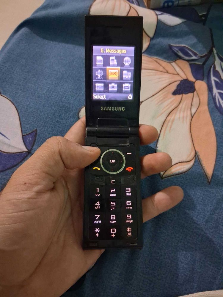 Samsung Flip Phone - Classic Black