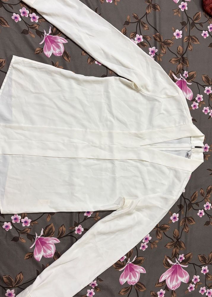 white Collared Long Sleeve Top