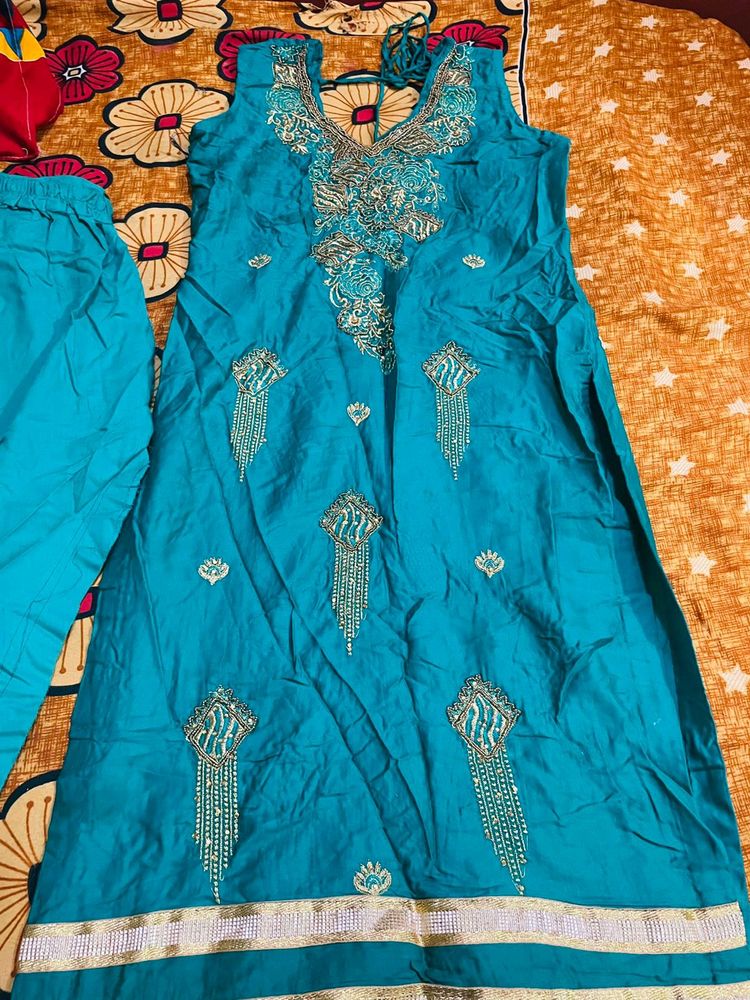 green colour suit dupatta not available